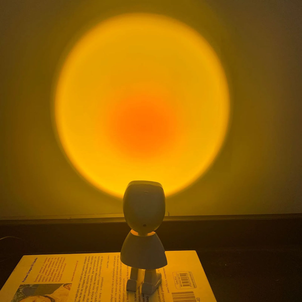 Mini Astronaut Sunset Lamp – 360° Rotating LED Projection Light for Photography & Room Decor